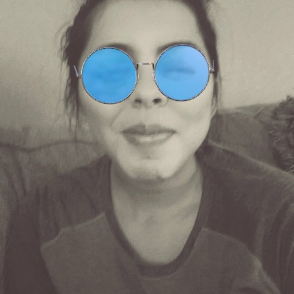 Meet your Posher, Esmeralda - Picture 1 of 1